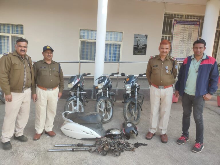 थाना गढा पुलिस की कार्यवाही ,शातिर वाहन चोर गिरफ्तार चुराई हुई 3 मोटर सायकिलें तथा वाहनों के पार्ट्स जप्त