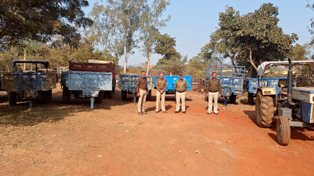 JABALPUR: टैक्टर ट्रालियॉ चुराने वाले 6 आरोपी गिरफ्तार,चुराई हुई 4 लाख 70 हजार रूपये कीमती 6 ट्रालियॉ एवं चोरी में प्रयुक्त टैक्टर जप्त 1 The Khabardar News image 212