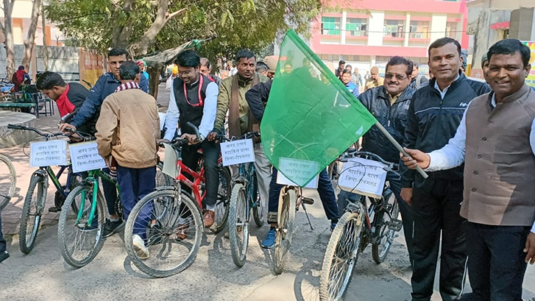 TIKAMGARH : जिले में साइकिल यात्रा के साथ आनंद उत्सव शुरू,सद्भाव, समरसता और तनाव मुक्ति का माध्यम है आनंद उत्सव : एसडीएम