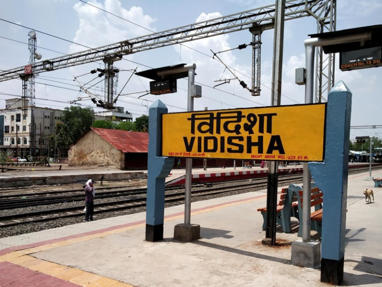 VIDISHA मुख्यमंत्री का पुतला जला कर एसडीएम के प्रतिनिधि को किसानों की समस्याओं को लेकर ज्ञापन सौंपा ।