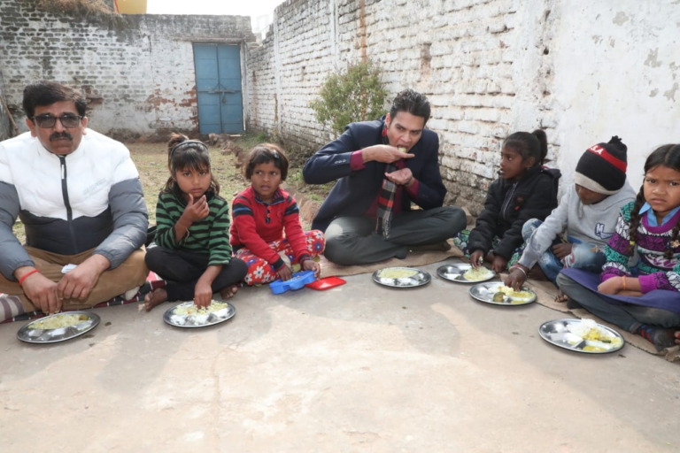 अब प्रतिदिन कलेक्टर को भेजना होगा मध्यान्ह भोजन का टिफिन भोजन की गुणवत्ता परखने कलेक्टर चखेंगे भोजन