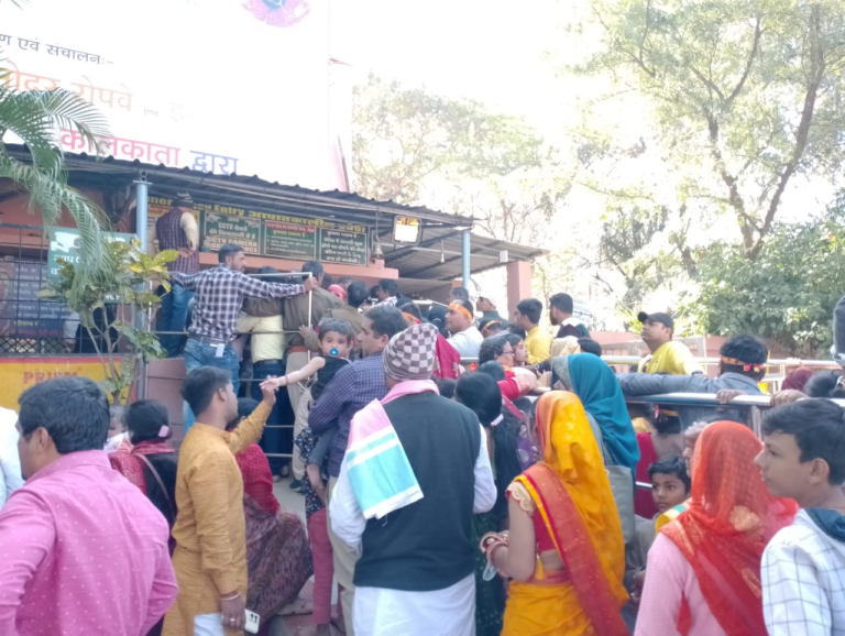 MAIHAR मां शारदा देवी मंदिर से बिना दर्शन किए लौट रहे सुबह से रोपवे की टिकट लिए दर्शनार्थी