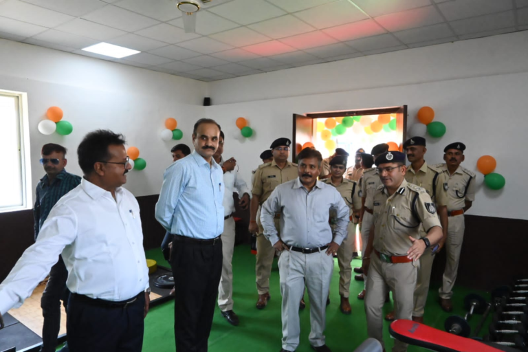 REWA पुलिस लाईन रीवा में जिम्‍नेशियम सेंटर का हुआ उद्घाटन