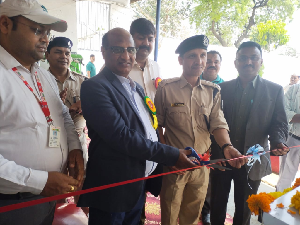 REWA यूनियन बैंक ऑफ इण्डिया क्षेत्रीय कार्यालय रीवा के सौजन्य से केन्द्रीय जेल रीवा में आर.ओ के साथ मे लगाया वॉटर कूलर 1 The Khabardar News image 178