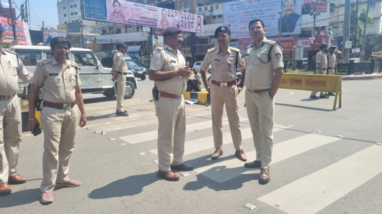 पुलिस अधीक्षक जबलपुर ने होली में लगायी गयी चाक चौबंद व्यवस्था का भ्रमण कर जायजा लेते हुये अधिकारी एवं कर्मचारियों की, की हौसला अफजाई