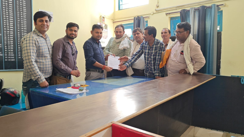 GURH REWA तहसील के पटवारियों ने दो दिन के सामूहिक अवकाश पर जाने के लिए तहसीलदार को सौंपा सूचना पत्र 1 The Khabardar News image 189