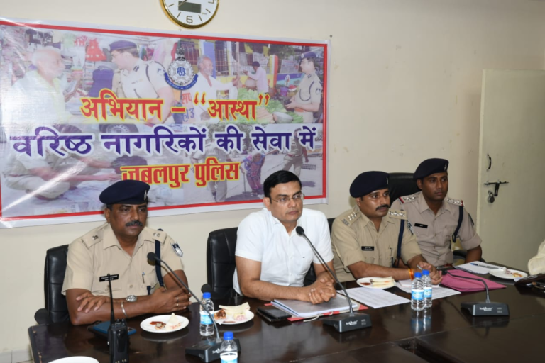 JABALPUR NEWS पुलिस अधीक्षक तुषार कांत विद्यार्थी ने समाज के प्रमुख जनों से प्रारम्भ किये जाने वाले विशेष अभियान ‘‘आस्था’’ के सम्बंध मे किया संवाद