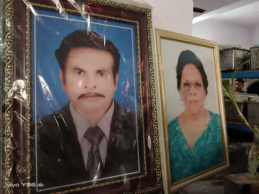 90 दिन तक खराब नहीं होता वाइन केक:कपल ने अंग्रेजों के लिए बनाना शुरू किया; आज भी 94 साल पुरानी भट्टी में पकता है 1 The Khabardar News image 197