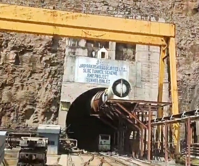 Telangana में 48 घंटे से सुरंग में फंसे 8 मजदूर, अब रेस्क्यू ऑपरेशन में शामिल हुई सिलक्यारा टनल वाली टीम 2 The Khabardar News Tunnel 11