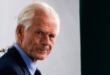 नवारो के हिंदू विरोधी बयानों पर भड़का अमेरिकी हिंदू समुदाय, बर्खास्तगी की मांग